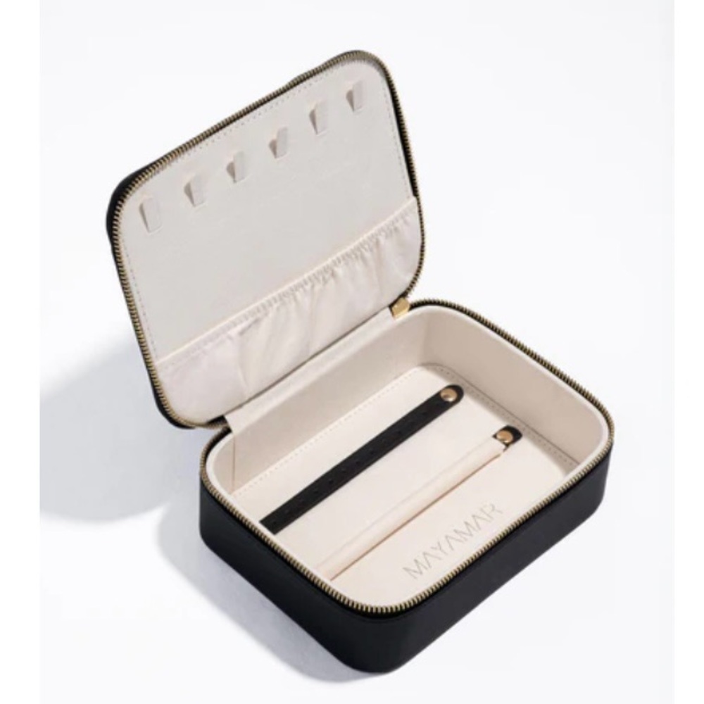Maymar Black & Cream Zip Jewelry Case - NWT